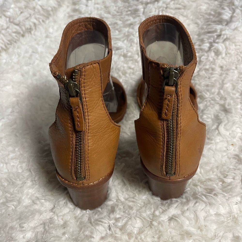 Frye "Brielle" Sandals Leather tan Block heels ankle strap sandals SZ10M . - Picture 4 of 11